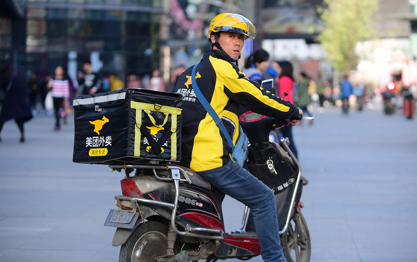 China’s underpaid delivery drivers